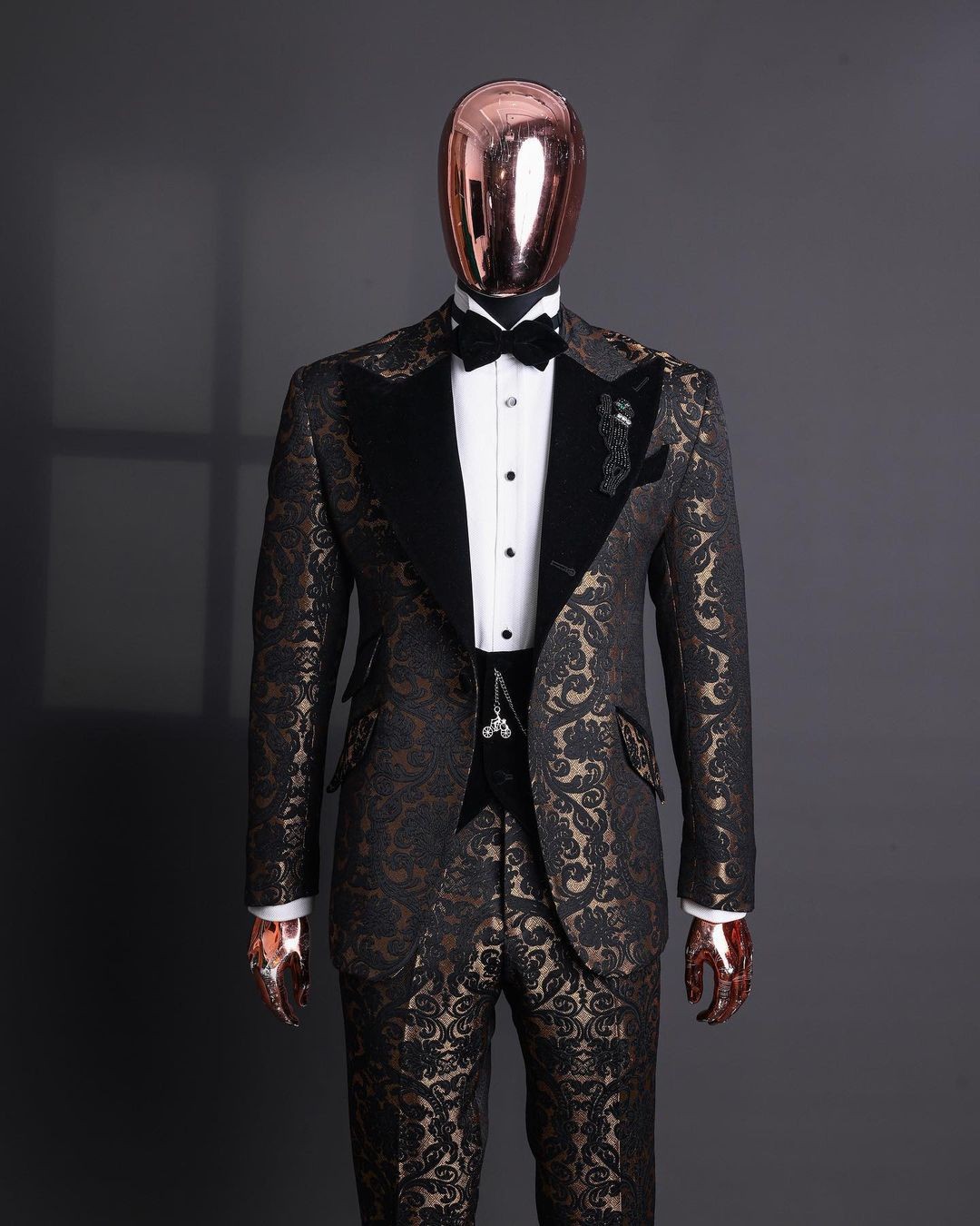 One Button White Jacquard Wedding Tuxedo With Black Lapel