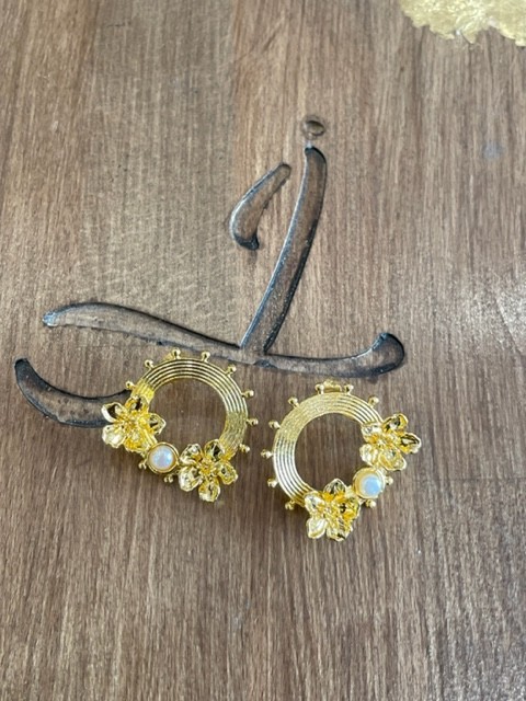 Avon Diamond Earrings Exquisite Moissanite Stud Earrings: Sterling