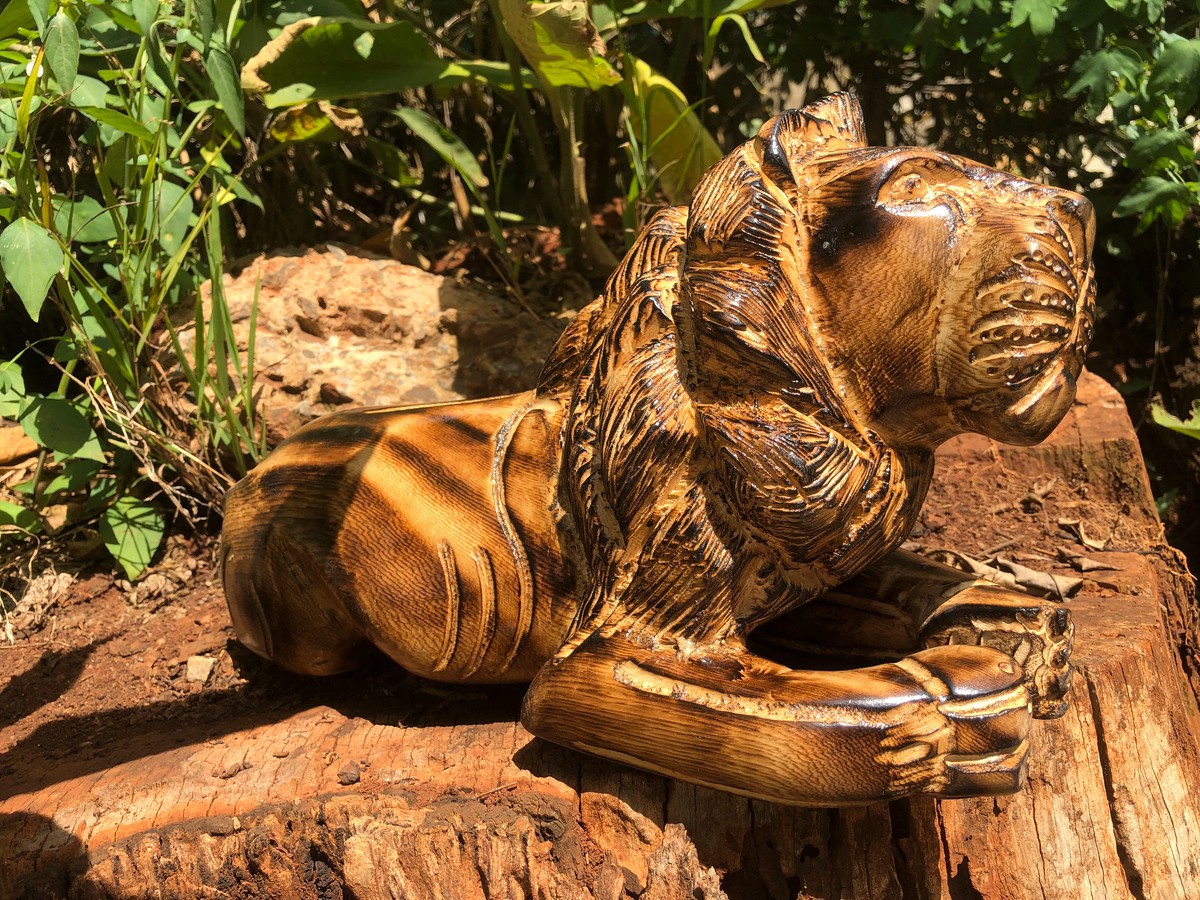 Calm resting lion curving/ lion sculpture/home decor lion piece by coll